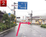 吉和郵便局前の交差点を右折します
